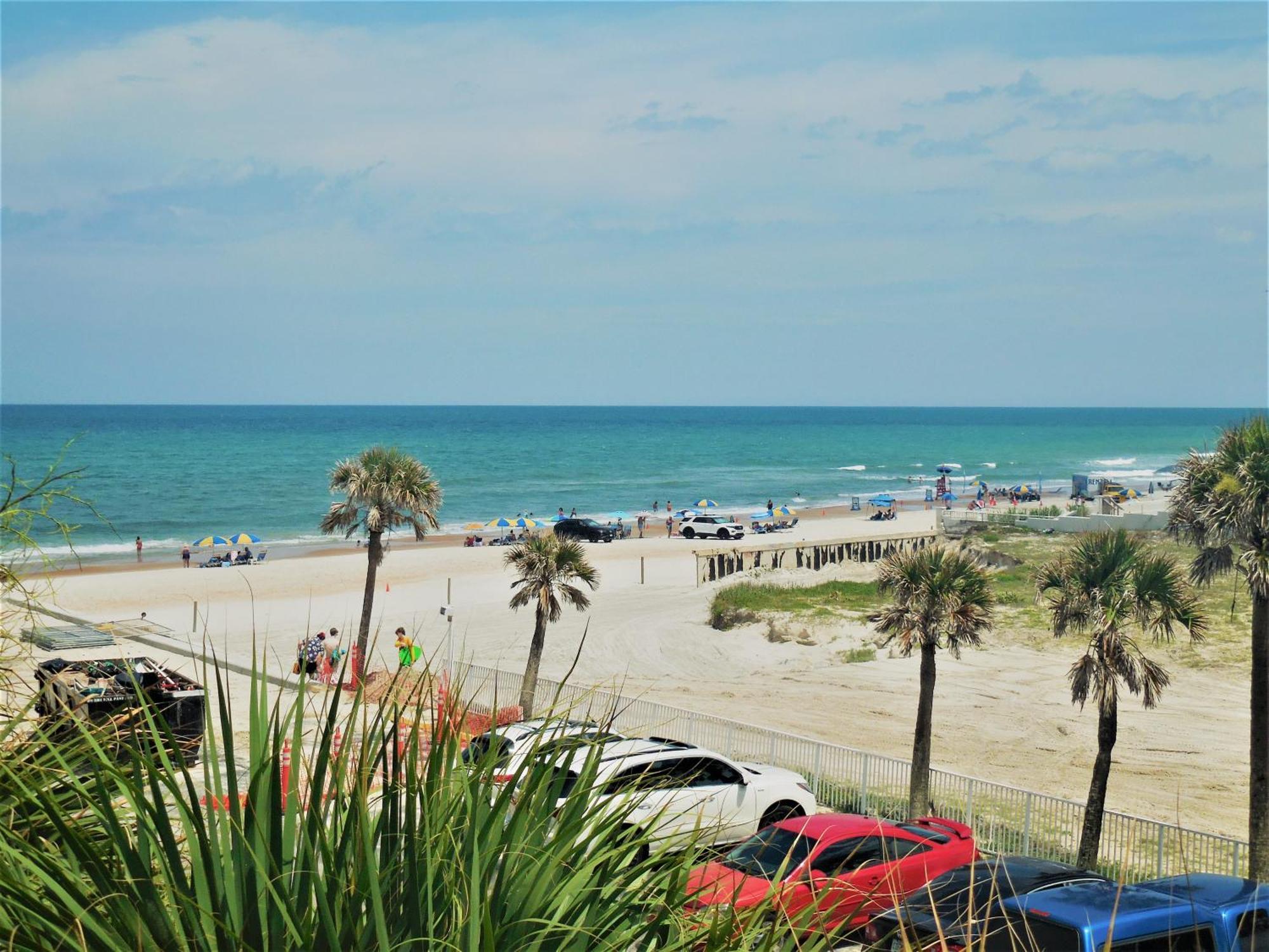 Beachside Bliss Ocean Views & Endless Fun Daytona Beach!